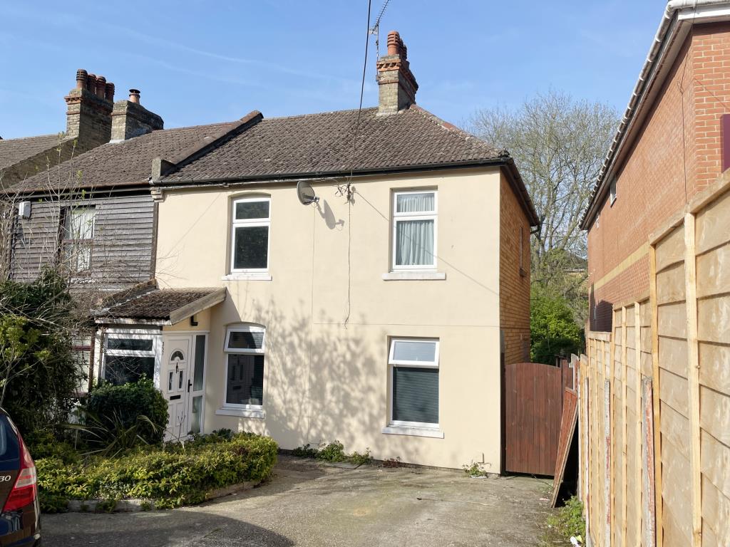 Lot: 105 - SEMI-DETACHED HOUSE FOR IMPROVEMENT - front view of four bedroom semi